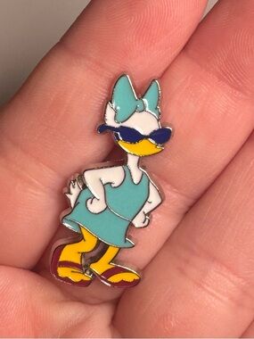 Daisy Duck cool characters Disney trading pin